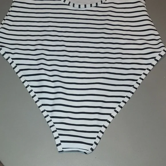 Swimwear 2 pcs Bundle - Picture 5 of 10